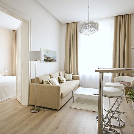 Luxury Center Apt. Charles Bridge Walking Distance Praha Bagian luar foto
