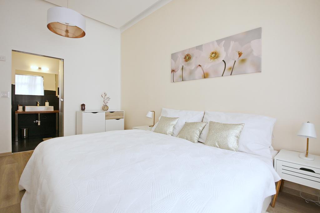 Luxury Center Apt. Charles Bridge Walking Distance Praha Bagian luar foto